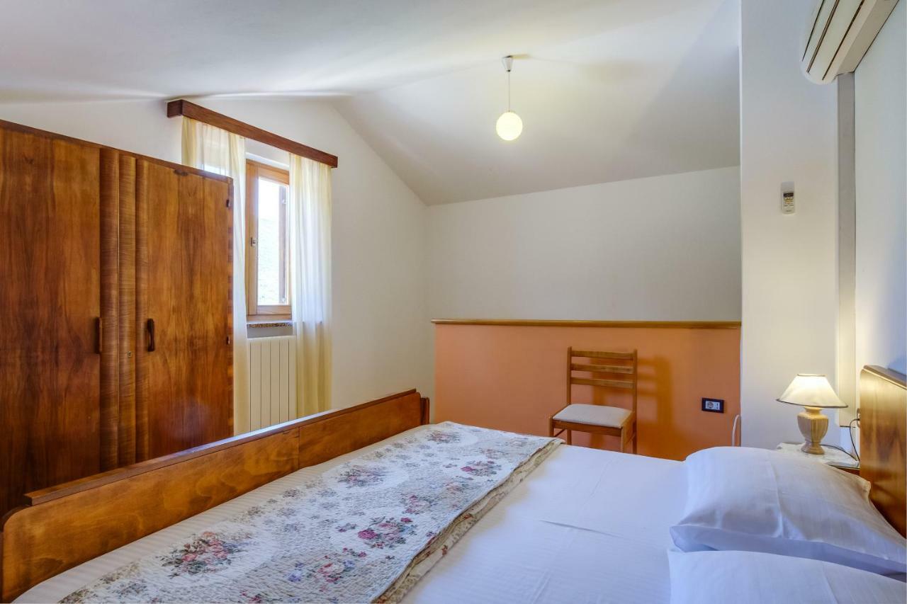 Apartmani Zorica Martinscica  Ngoại thất bức ảnh
