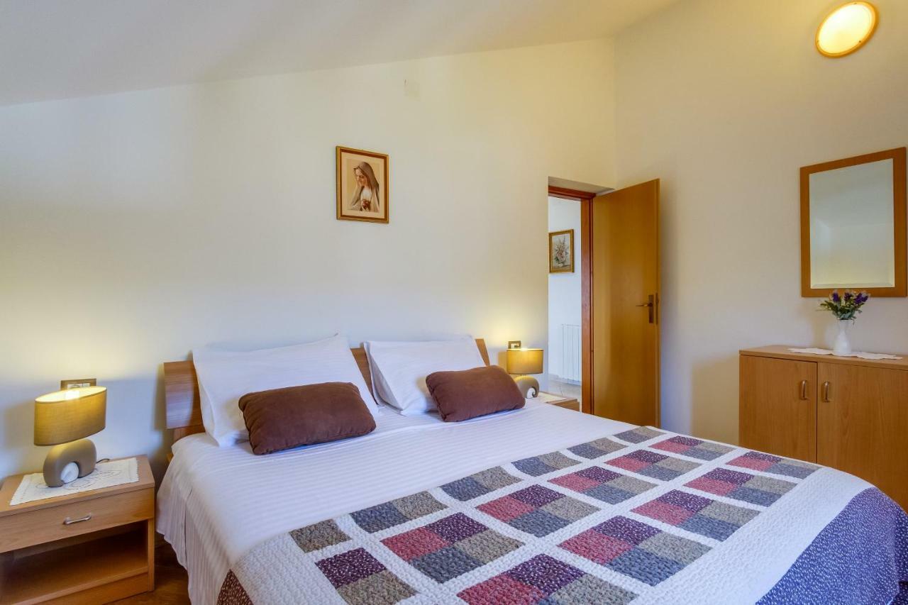 Apartmani Zorica Martinscica  Ngoại thất bức ảnh